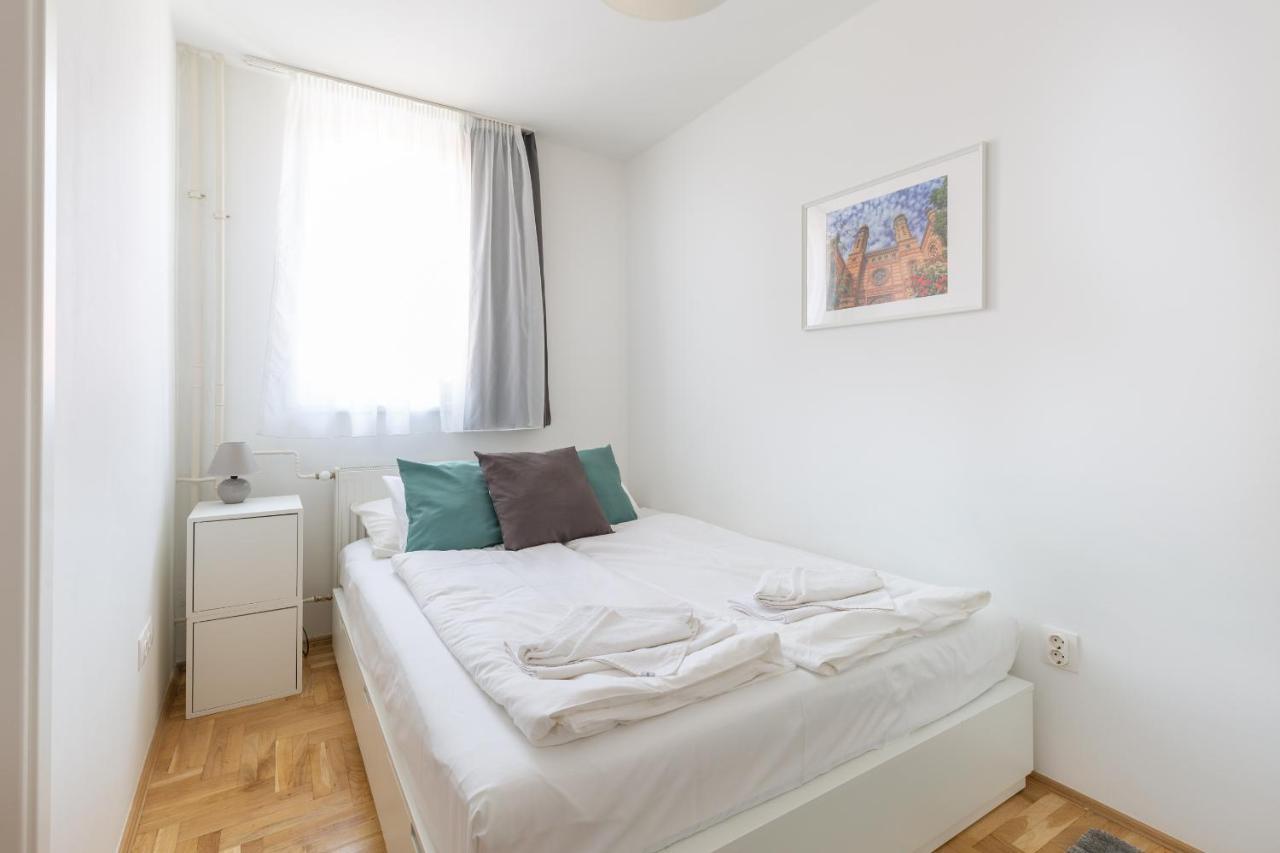Apartamento Cozy 3-bedroom In The Heart Of